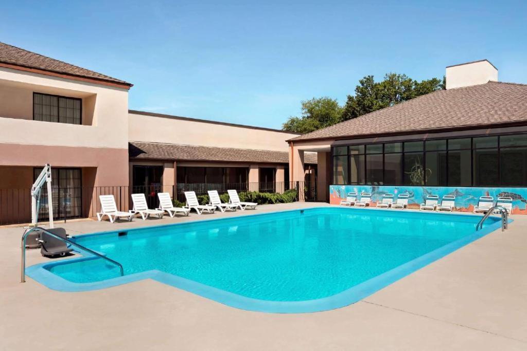 Comfort Inn & Suites Prince George - Fort Gregg Exterior photo